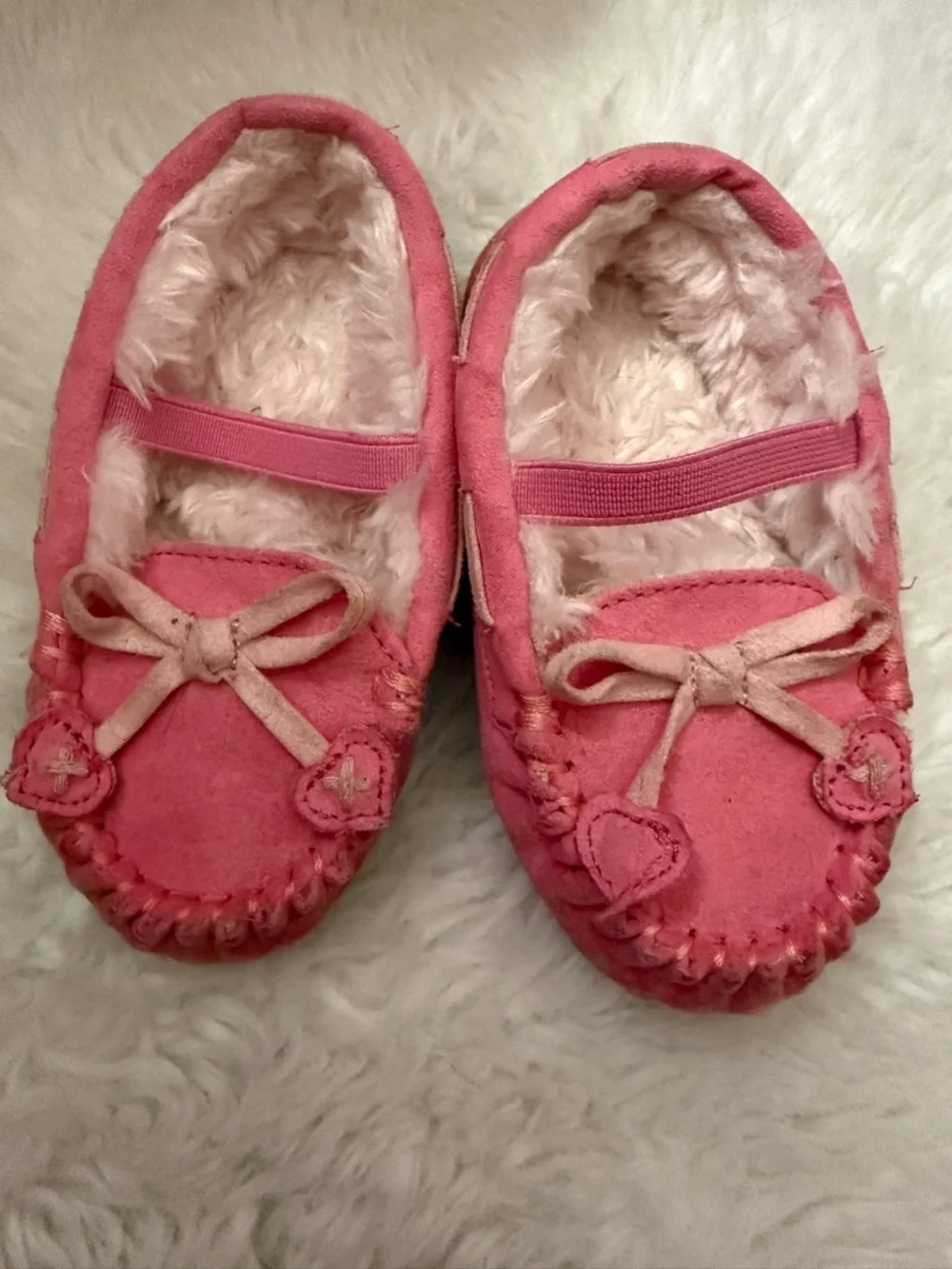 Toddler Girls Pink Fuzzy Slippers Size 5/6 Bow Moccasin Cozy Cute Ballet Style - Picture 2 of 8